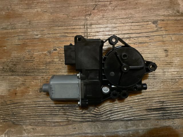 bontott HYUNDAI I30 Bal első Ablakemelő Motor