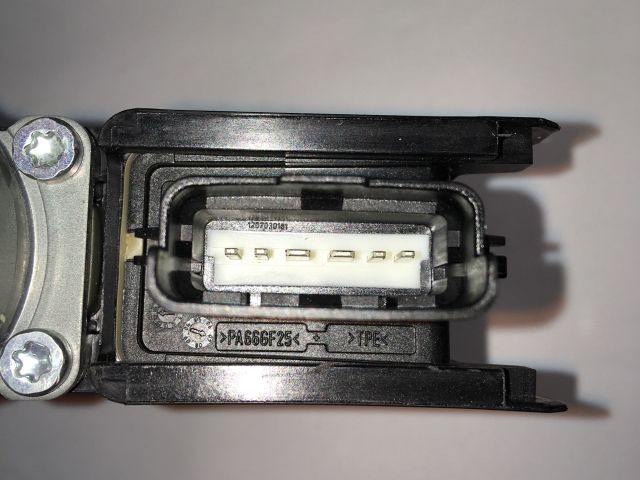 bontott HYUNDAI I30 Bal első Ablakemelő Motor