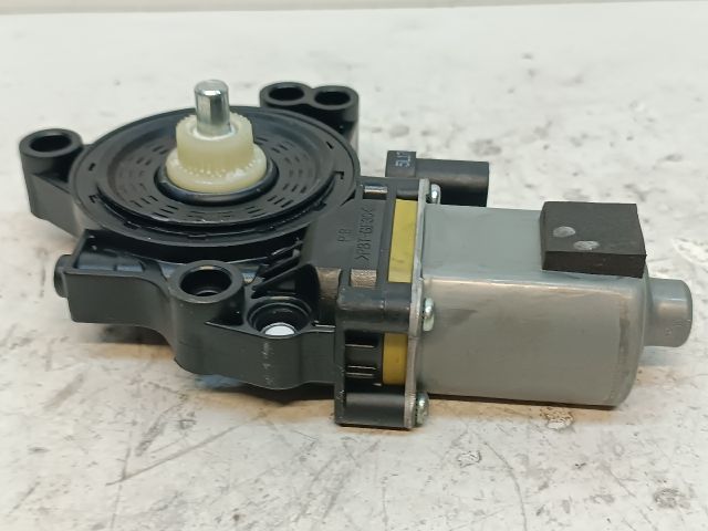 bontott HYUNDAI I30 Bal első Ablakemelő Motor