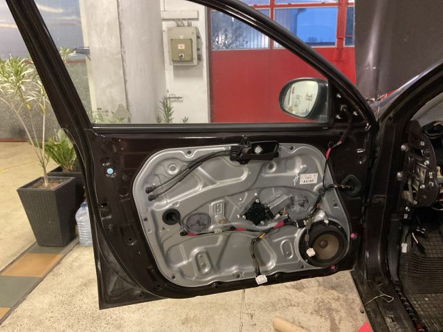 bontott HYUNDAI I30 Bal első Ajtó (Részeivel)