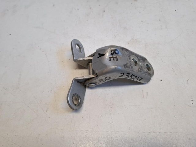 bontott HYUNDAI I30 Bal első Alsó Zsanér