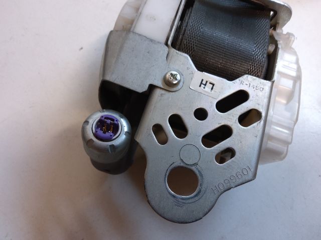 bontott HYUNDAI I30 Bal első Biztonsági Öv