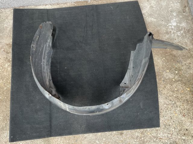 bontott HYUNDAI I30 Bal első Dobbetét (Kerékjárati, Műanyag)