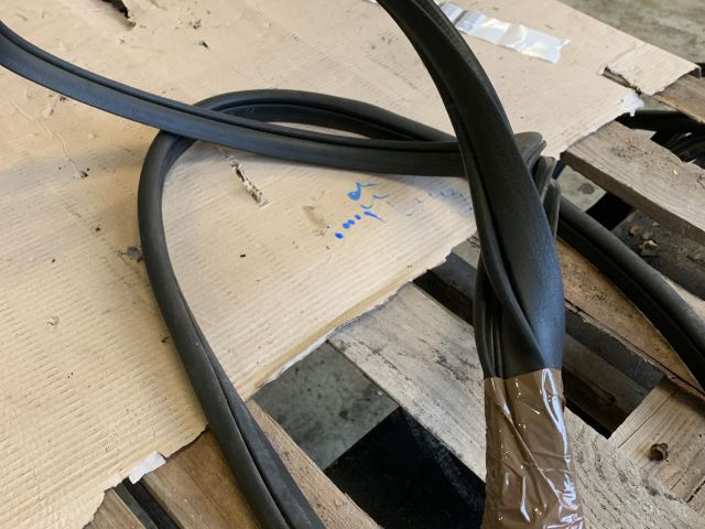 bontott HYUNDAI I30 Bal első Gumikéder