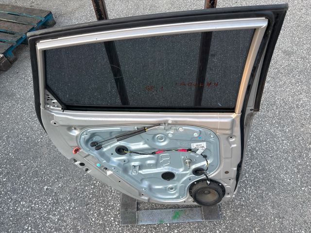 bontott HYUNDAI I30 Bal hátsó Ajtó (Részeivel)