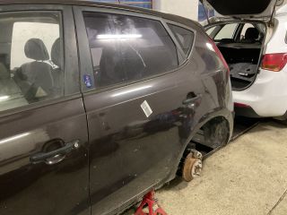 bontott HYUNDAI I30 Bal hátsó Ajtó (Részeivel)