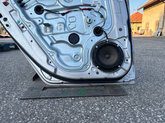 bontott HYUNDAI I30 Bal hátsó Ajtó (Részeivel)