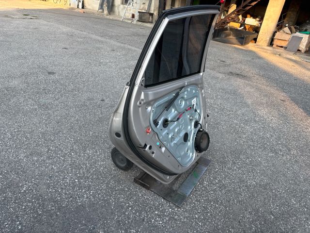 bontott HYUNDAI I30 Bal hátsó Ajtó (Részeivel)