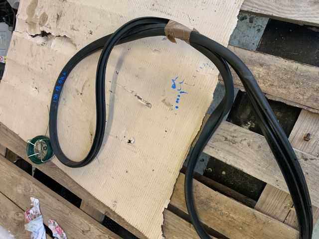 bontott HYUNDAI I30 Bal hátsó Gumikéder