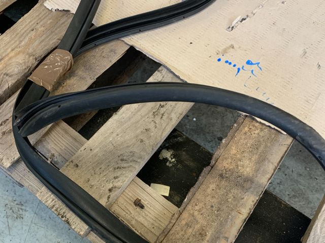 bontott HYUNDAI I30 Bal hátsó Gumikéder