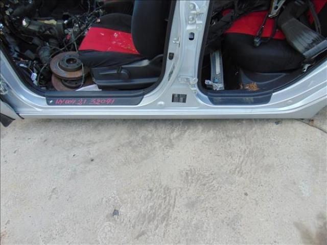 bontott HYUNDAI I30 Bal Küszöb