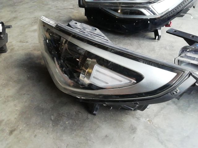 bontott HYUNDAI I30 Bal Ledes Fényszóró