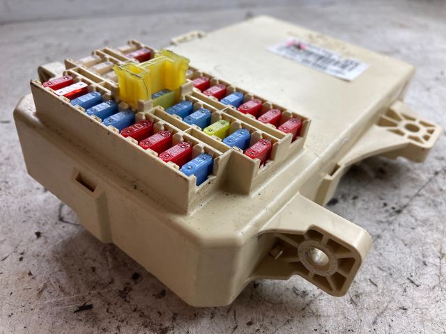 bontott HYUNDAI I30 Biztosítéktábla Doboz