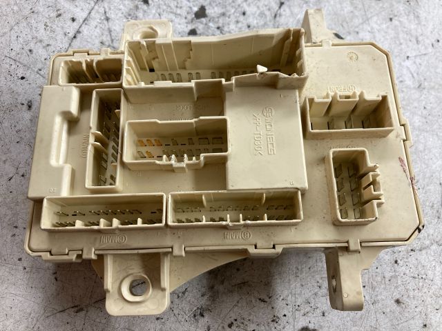 bontott HYUNDAI I30 Biztosítéktábla Doboz