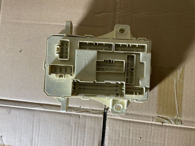 bontott HYUNDAI I30 Biztosítéktábla Utastér