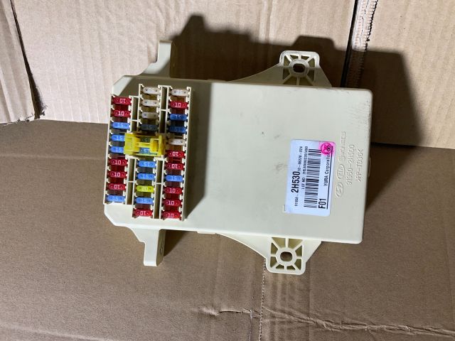 bontott HYUNDAI I30 Biztosítéktábla Utastér