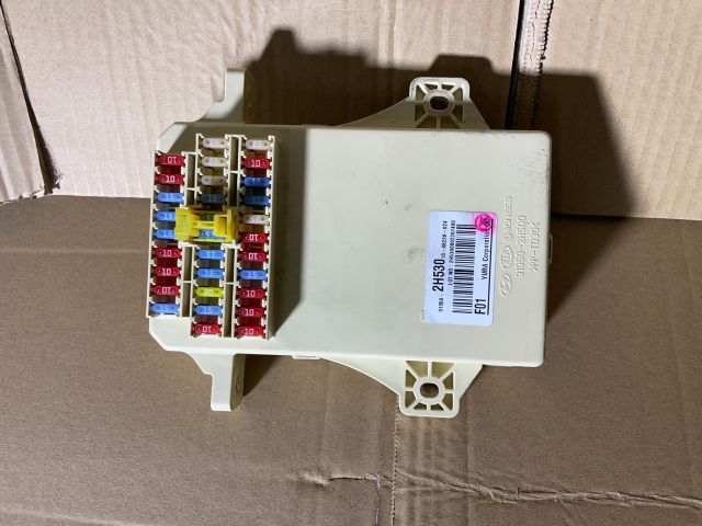 bontott HYUNDAI I30 Biztosítéktábla Utastér