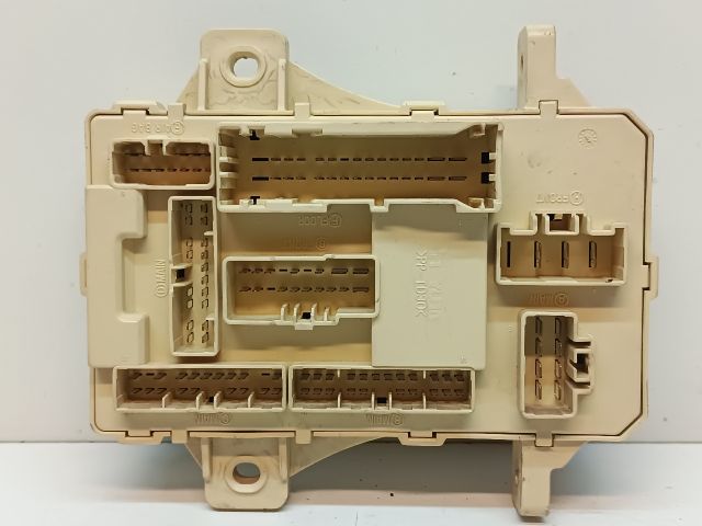 bontott HYUNDAI I30 Biztosítéktábla Utastér