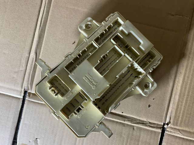 bontott HYUNDAI I30 Biztosítéktábla Utastér