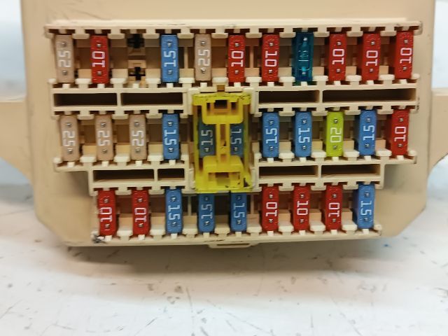 bontott HYUNDAI I30 Biztosítéktábla Utastér