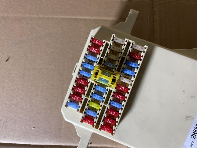 bontott HYUNDAI I30 Biztosítéktábla Utastér