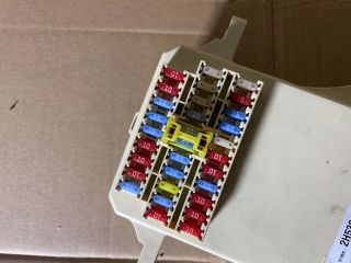 bontott HYUNDAI I30 Biztosítéktábla Utastér