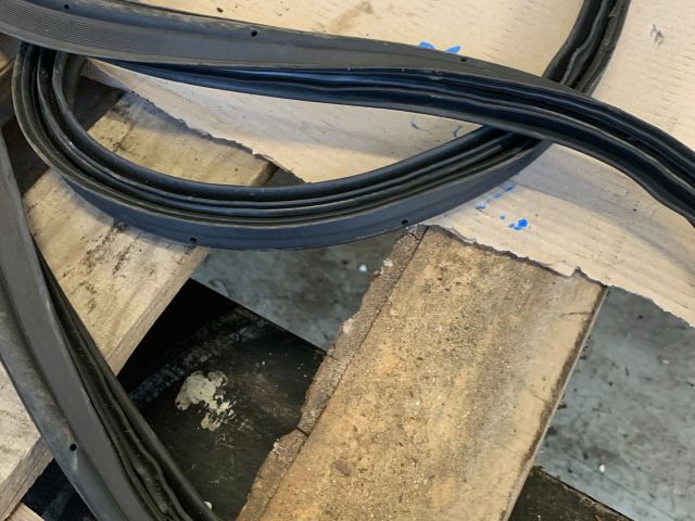 bontott HYUNDAI I30 Csomagtérajtó Gumikéder