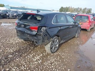 bontott HYUNDAI I30 Csomagtérajtó Jobb Zsanér