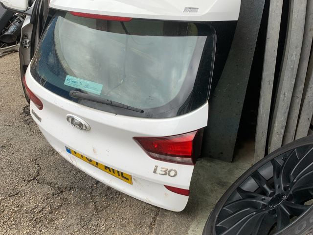 bontott HYUNDAI I30 Csomagtérajtó (Részeivel)