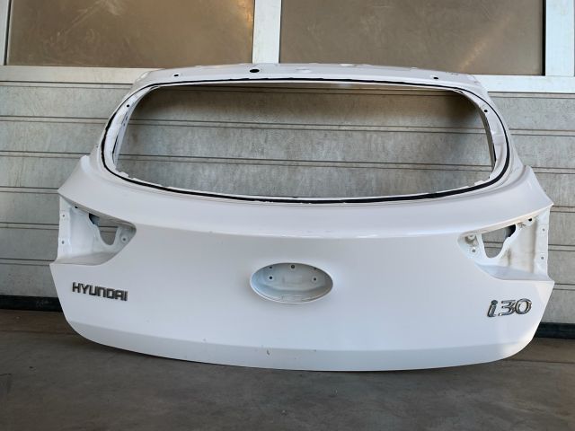 bontott HYUNDAI I30 Csomagtérajtó (Üres lemez)