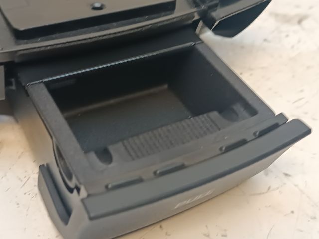 bontott HYUNDAI I30 Első Hamutartó