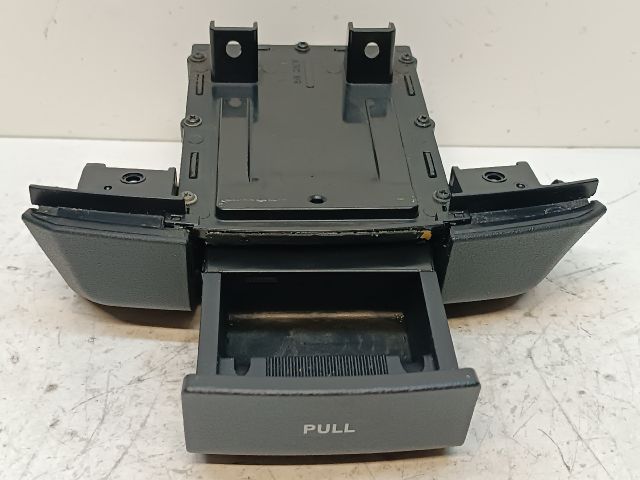 bontott HYUNDAI I30 Első Hamutartó