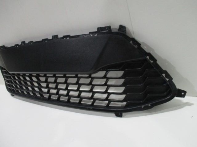 bontott HYUNDAI I30 Első Lökhárító Alsó Középső Díszrács