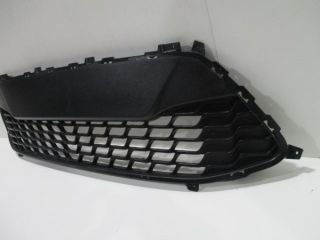 bontott HYUNDAI I30 Első Lökhárító Alsó Középső Díszrács