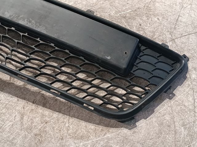 bontott HYUNDAI I30 Első Lökhárító Alsó Középső Díszrács