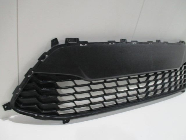 bontott HYUNDAI I30 Első Lökhárító Alsó Középső Díszrács