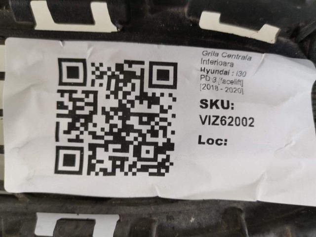 bontott HYUNDAI I30 Első Lökhárító Alsó Középső Díszrács