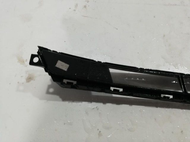 bontott HYUNDAI I30 Első Lökhárító Alsó Középső Díszrács