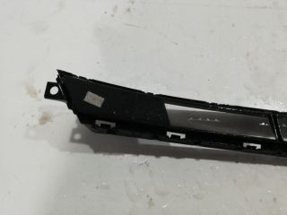 bontott HYUNDAI I30 Első Lökhárító Alsó Középső Díszrács