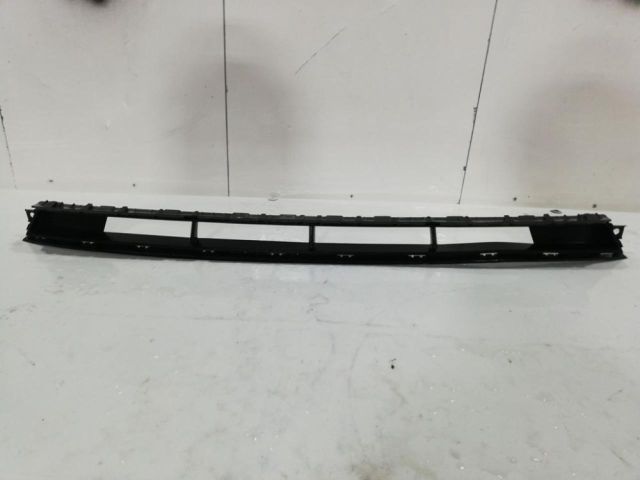 bontott HYUNDAI I30 Első Lökhárító Alsó Középső Díszrács