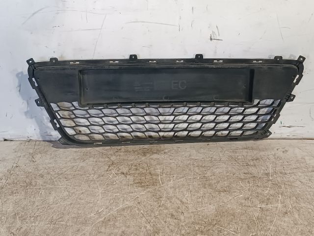 bontott HYUNDAI I30 Első Lökhárító Alsó Középső Díszrács