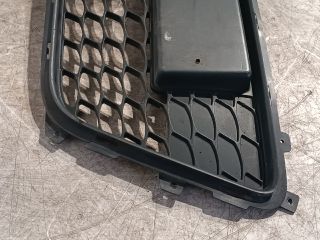 bontott HYUNDAI I30 Első Lökhárító Alsó Középső Díszrács