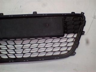 bontott HYUNDAI I30 Első Lökhárító Alsó Középső Díszrács