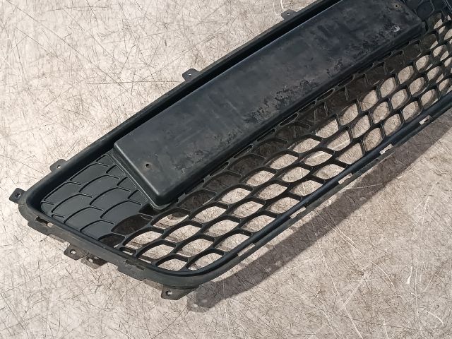 bontott HYUNDAI I30 Első Lökhárító Alsó Középső Díszrács