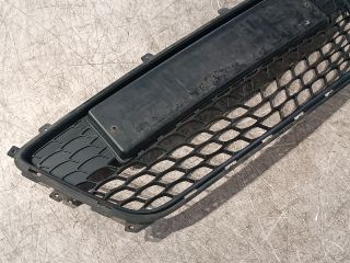 bontott HYUNDAI I30 Első Lökhárító Alsó Középső Díszrács