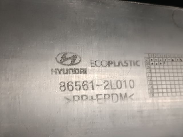 bontott HYUNDAI I30 Első Lökhárító Alsó Középső Díszrács