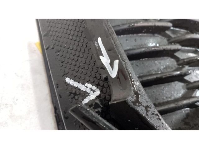 bontott HYUNDAI I30 Első Lökhárító Bal Díszrács