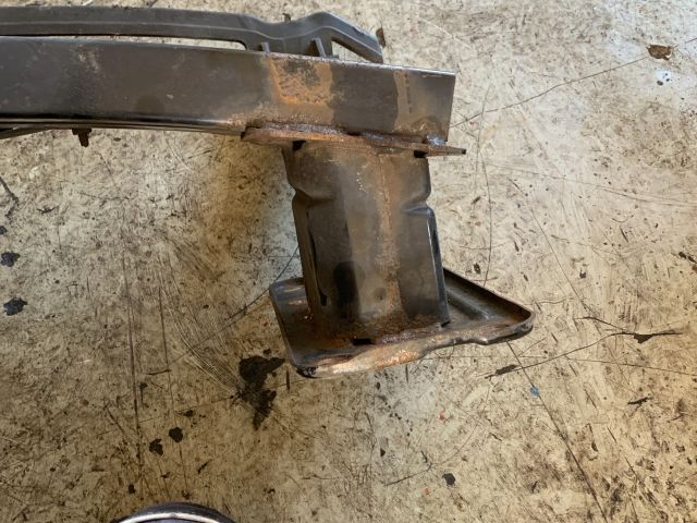 bontott HYUNDAI I30 Első Lökhárító Merevítő (Fém)