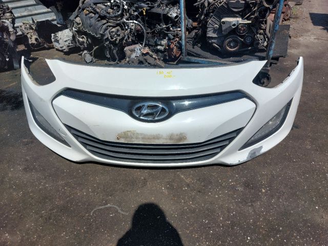 bontott HYUNDAI I30 Első Lökhárító (Részeivel)