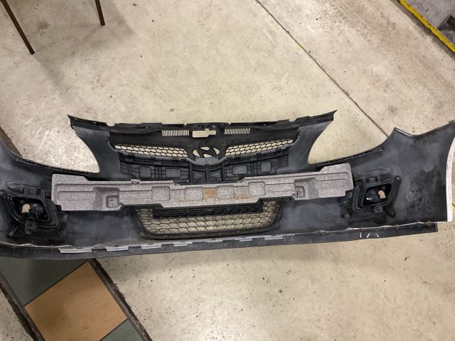 bontott HYUNDAI I30 Első Lökhárító (Részeivel)